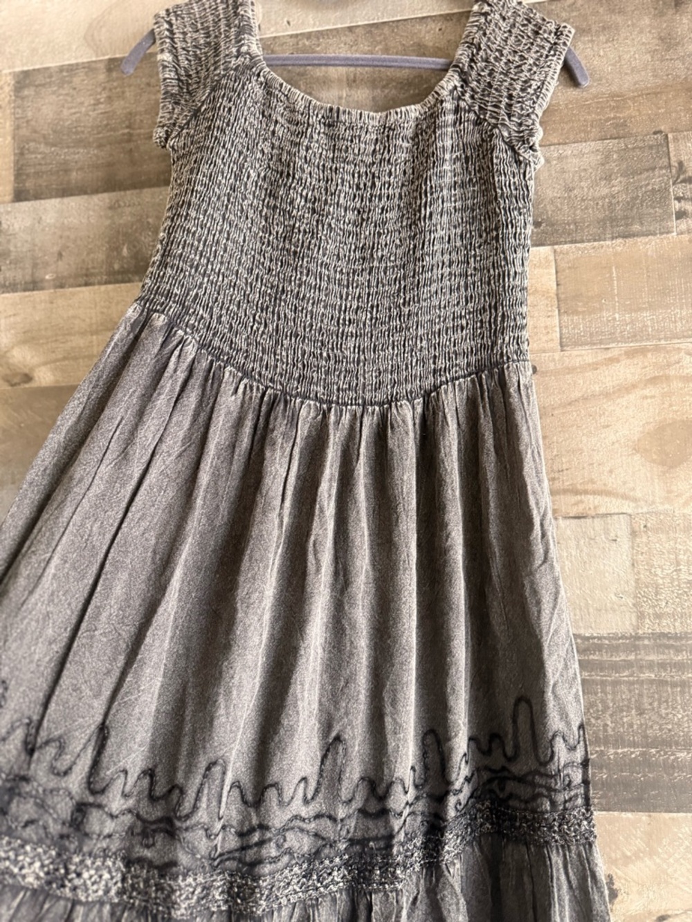 Boho-chic Off-Shoulder Grey Smocked Maxi Dress - Picture 4 of 8